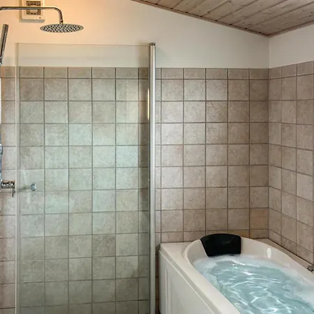 3 Bedroom Cozy In Feriehus *